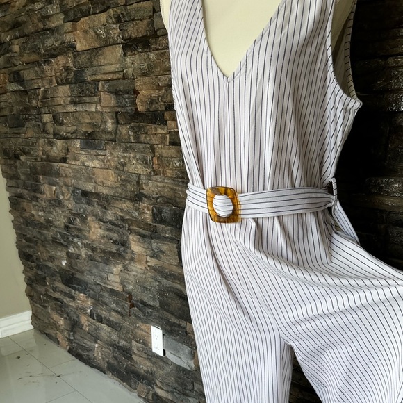 ASOS grey and White Striped romper. With matching belt in the middle. - Picture 9 of 12